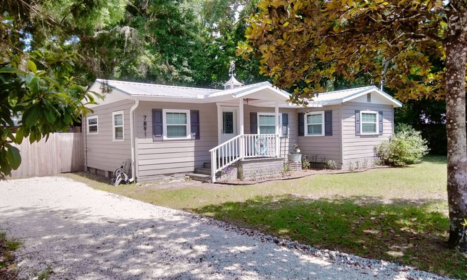 Floral City House | Spokes on Oaks, just 400 ft from the Withlacoochee Trail