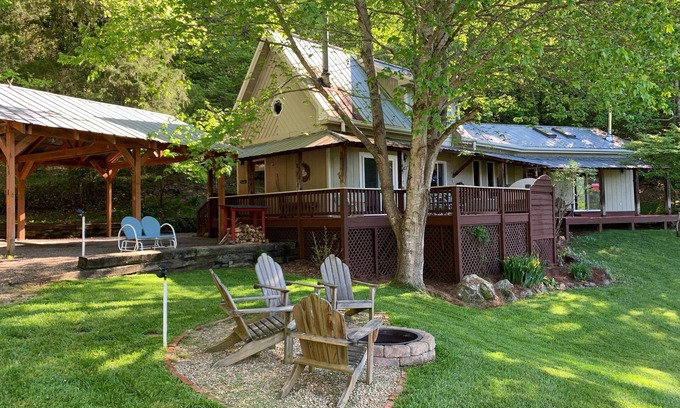 Franklin House | "Spoon Rest" - 30 Acres Nestled in the Nantahala National Forest