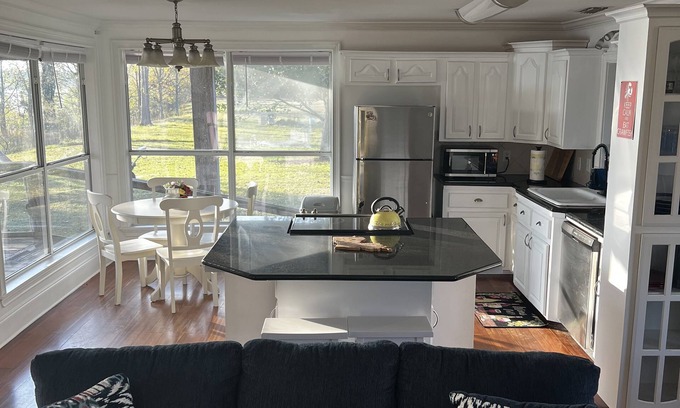 Lottie House | Sportsman's Paradise Secluded Home With Guest House.