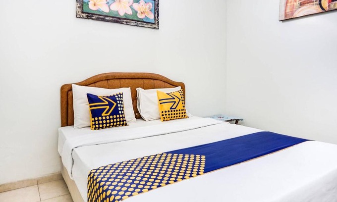 Klojen Hotel | SPOT ON 91542 Hotel Emma