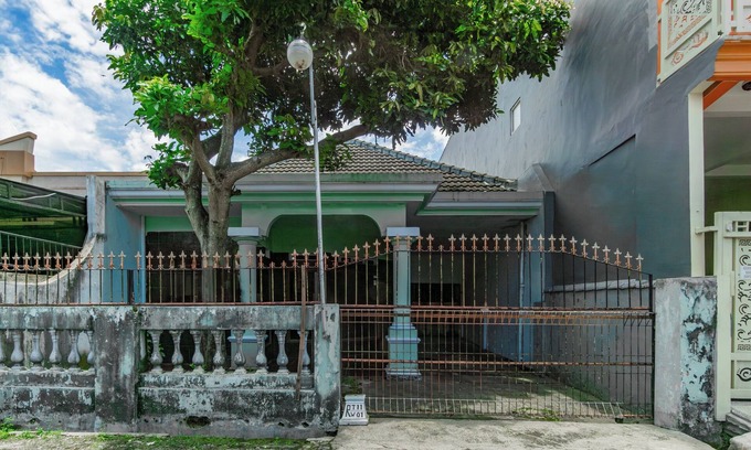 Sidoarjo Hotel | SPOT ON 93763 Ita Homestay Syariah