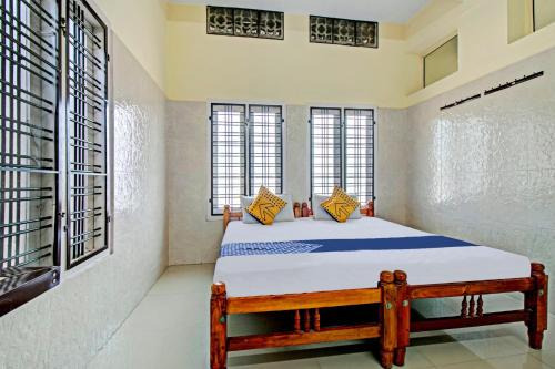 Kollam Hotel | SPOT ON J P Tourist Home