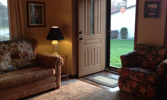 South Bend Apartment | Spotless 1-Bedrm Apt Visit Notre Dame/South Bend