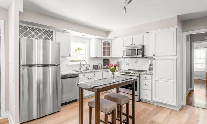 Charlotte Apartment | Spotless 4BR near CLT Uptown, Fast Wi-Fi