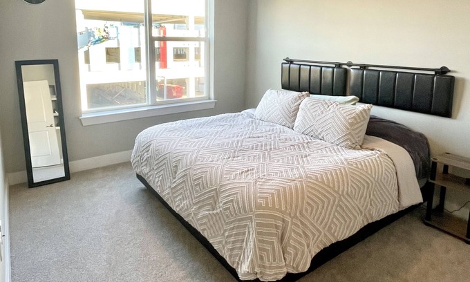 King of Prussia Apartment | Spread Out & Stay Together! 5-Bedroom Combined Apartment in King of Prussia!