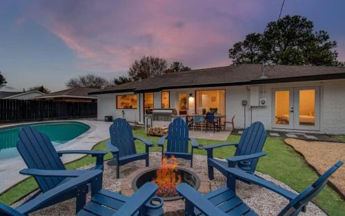 Spring Branch Central House | Spring Branch Paradise 4-BD Backyard Pool Oasis