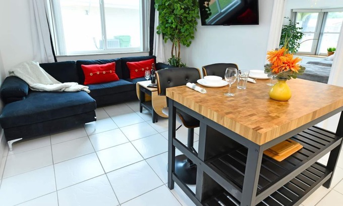 Coral Ridge Isles Apartment | Spring Break |1 Bed apartment | Beach 5min | Free Bikes