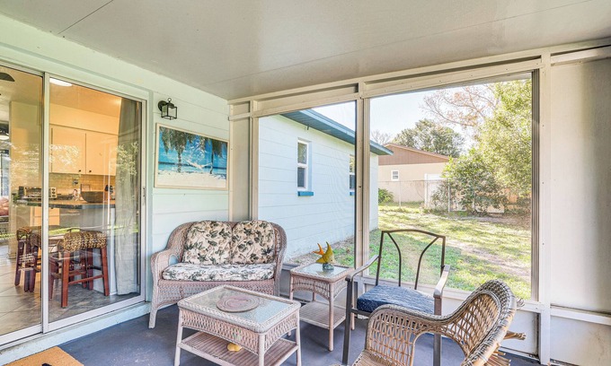 Spring Hill Cottage | Spring Hill Home - 3 Mi to Weeki Wachee Springs!
