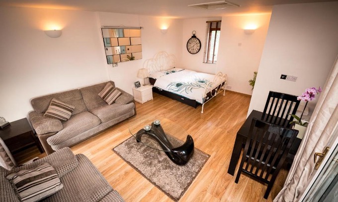 Worcester House | Spring Meadow