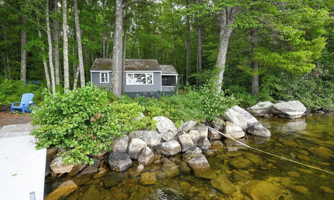 Raymond Cottage | *SPRING SPECIAL* Charming pet-friendly camp on peaceful Panther Pond!