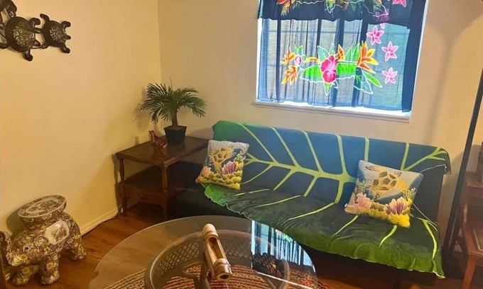 Grants Pass House | Spring Special- Tropical Vibes in the Pines