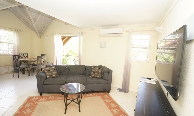 Bridgetown Condo | Springcourt 2 - 1 BR condo near beaches W/POOL