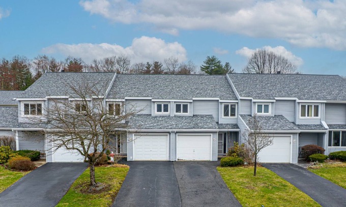 Saratoga Springs House | Springs Townhome with Community Pool!