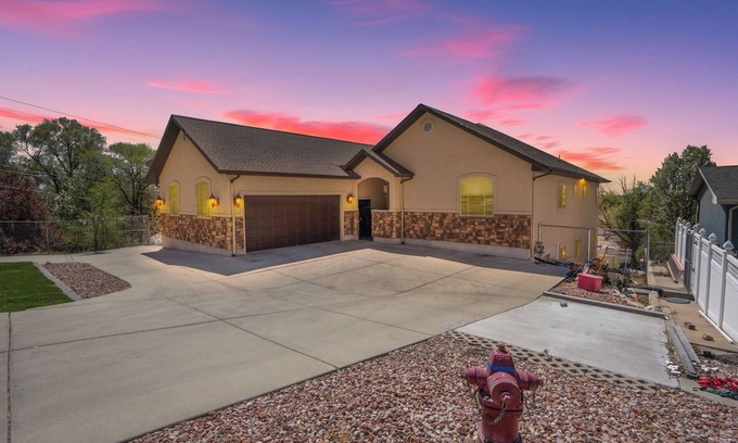 Springville House | Springville Welcome Home: spacious 5-bedroom house in delightful Springville