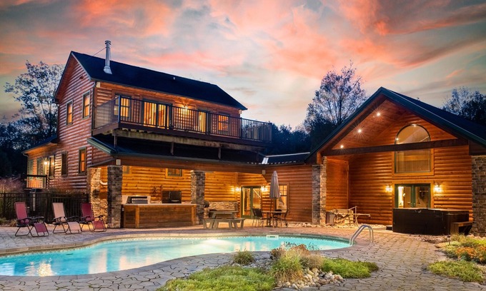 Scottsburg Cabin | Springwater Lodge is in a central location for your fall wine tour!