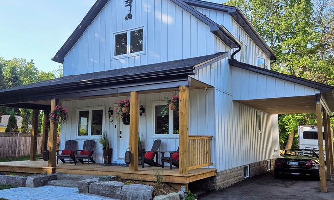 Historic Old Town Apartment | Spruce Suite (Broken Pine)