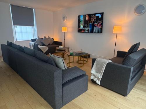 West End Apartment | Squarezzz - Group Accommodation