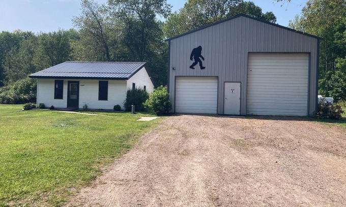 Mountain Cabin | Squatch Mountain is a 2-bedroom Cabin for all your "UPNORTH" Fun! Dog Friendly