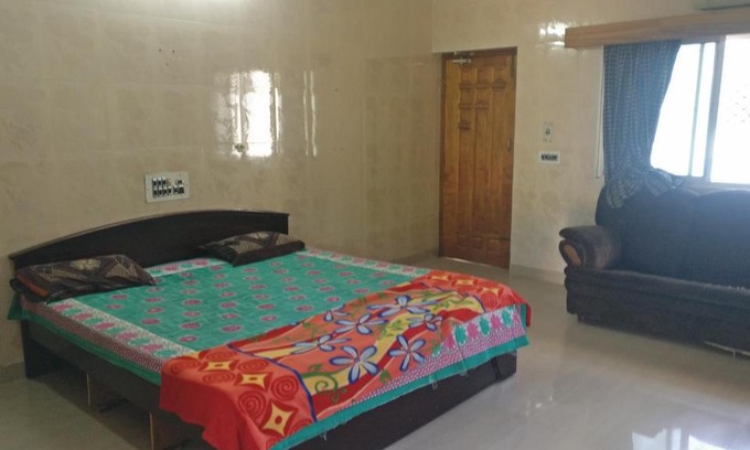 Mahabalipuram Beach House | sridhar guest house 7010696049 mahabalipuram