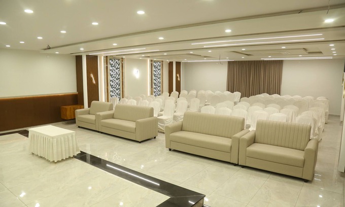 Narasaraopet Hotel | SRIPADAM GRAND