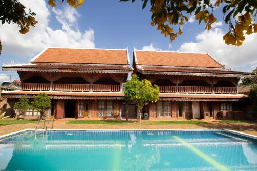 Vientiane House | SRIPHAYA 2 Lao style Poolside Villa