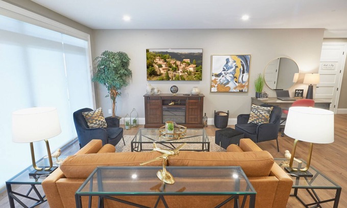 Rosemount Apartment | SRS Sunrise Suite ~ Private 2 King Apartment with Parking