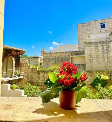 Xaghra Apartment | St Anglu Xaghra Family Stay - Lift and AC included