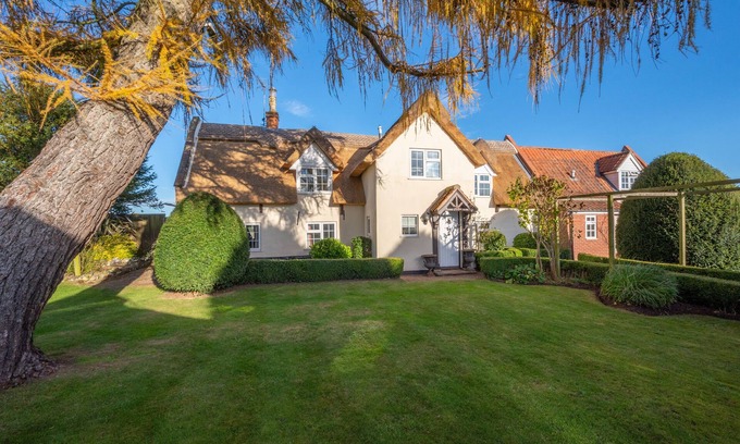 Irstead House | St Benets - Four Bedroom House, Sleeps 8