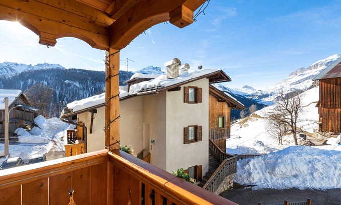 Livinallongo del Col di Lana Apartment | Studio Apartment 'Cesa Raggio Di Sole Monolocale' with Mountain View and Wi-Fi