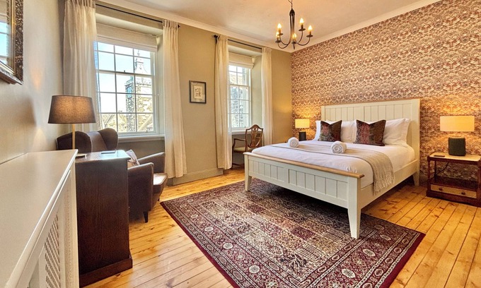 Dalavich Apartment | St Johns Jailhouse by the Castle