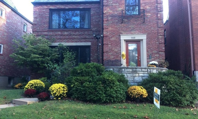 St. Louis Hills House | St Louis Hills with a View