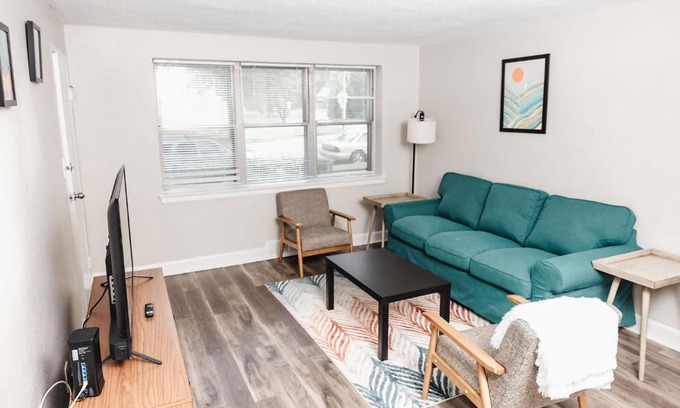 St. Louis Apartment | St Louis Perfect Getaway in a Central Location