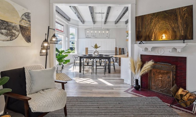 West Seventh House | St. Paul Hidden Gem close to the Xcel Center + Airport hosted by Katrina