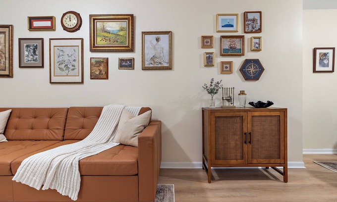 Summit - University Apartment | St. Paul Speakeasy - King Bed