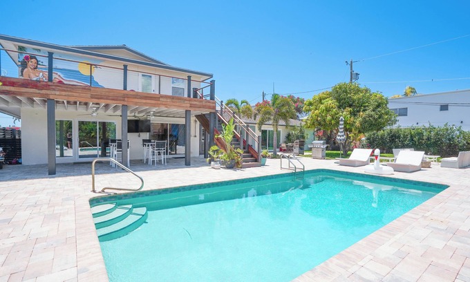 St. Pete Beach House | St Pete Upham Beach Private Boutique Pool