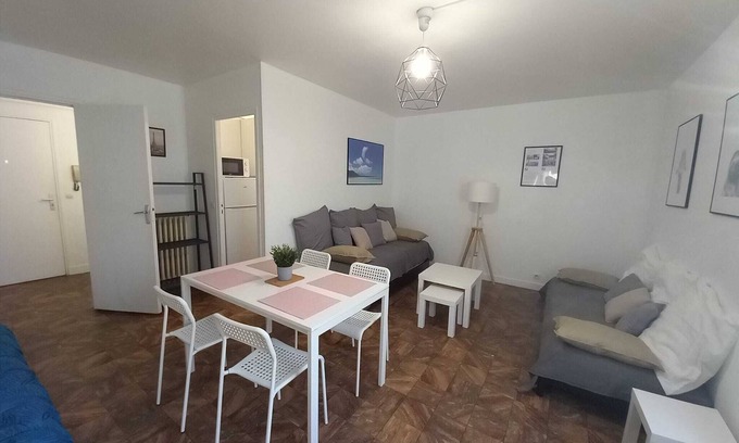 Trappes Apartment | St Quentin en Yvelines : Grand Studio Avec Parking
