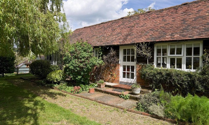 Tonbridge Cottage | * Stable Cottage * Hamptons Farmhouse, Child Friendly Holidays