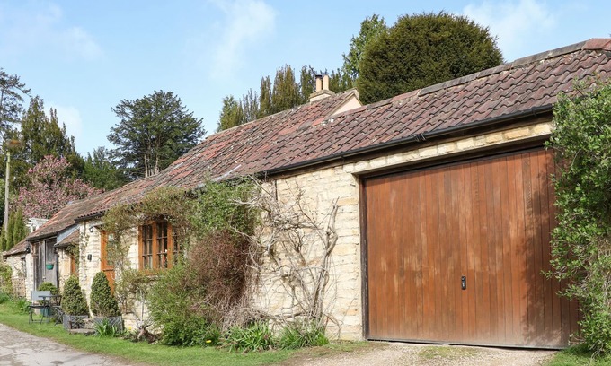 Castle Combe Cottage | STABLE COTTAGE, pet friendly, character holiday cottage in Bath