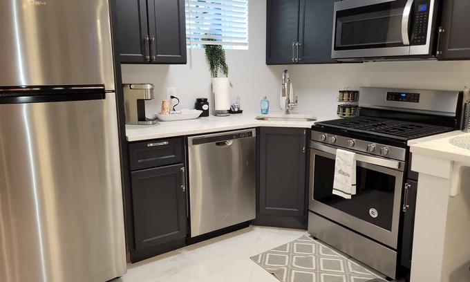 Downtown Baltimore House | Stadium Across The Street & University Of Maryland Medical School Bocks Away!