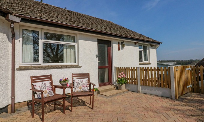 Tiverton Cottage | STAGSHOLT LODGE, romantic, with a garden in Washfield