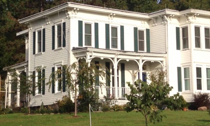 Sharpsville House | Stambaugh Farmhouse Reduced rates for winter season