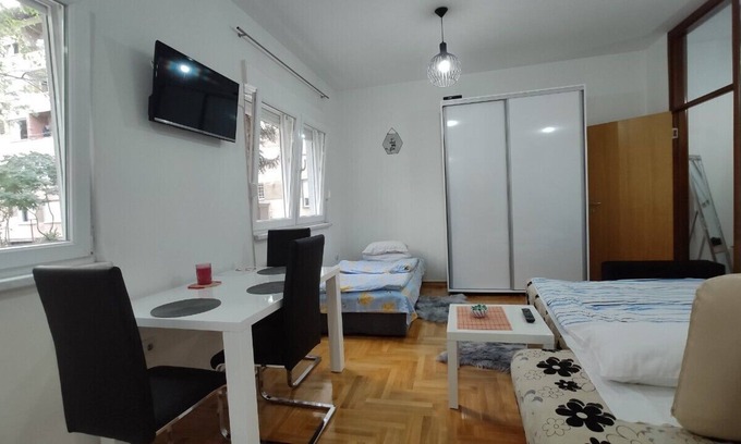 Banja Luka Apartment | Stan Apartmana tus kabina kuhinja nova pomocni lezaj za trecu osobi.