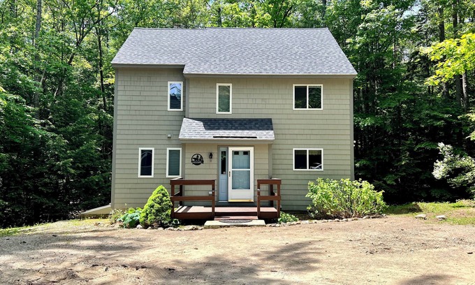 North Conway House | Stand-Alone Condo, Walk to Diana's Bath & Hiking Trails from your Backdoor!