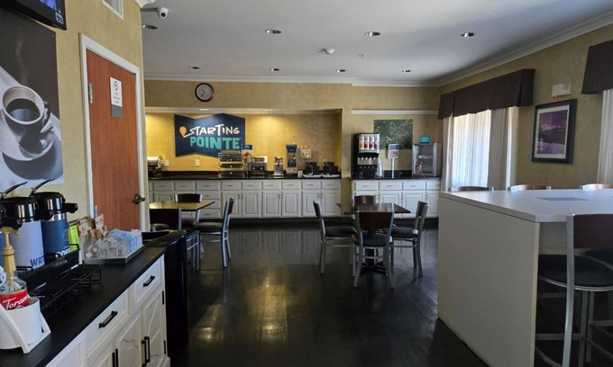 Medford Hotel | Standard 1 King Bed Non-Smoking