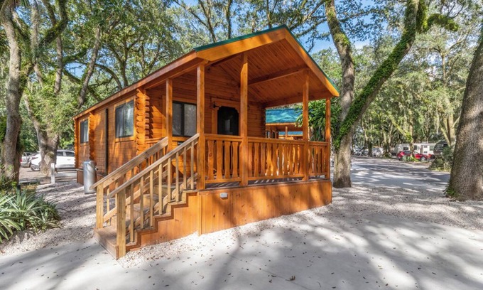 Thonotosassa Cabin | Standard Cabin with Premium Porch - Happy Travelers RV Resort