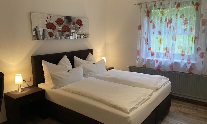 Pfeffingen Apartment | Standard double room, 22sqm, ground floor, private bathroom, garden view