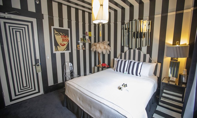 Union Square House | Standard Queen Room w/Ensuite Bathroom