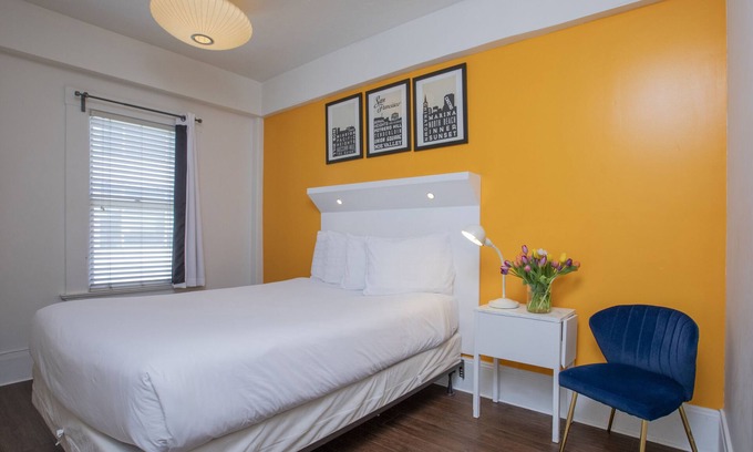 Civic Center Hotel | Standard Queen Room with Ensuite Bathroom