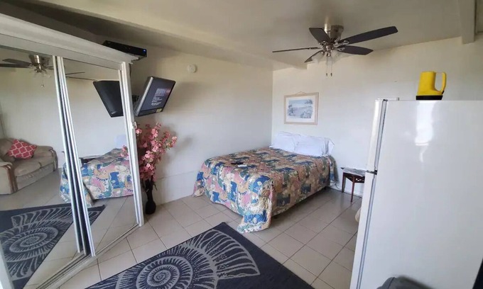 Altona Apartment | Standard Studio in St. Thomas Sunset Gardensnn