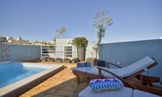 Pieta Apartment | Stanislaus apartment 2 with communal pool near the sea and marina in Msida